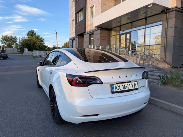 Tesla Model 3 - зображення 3