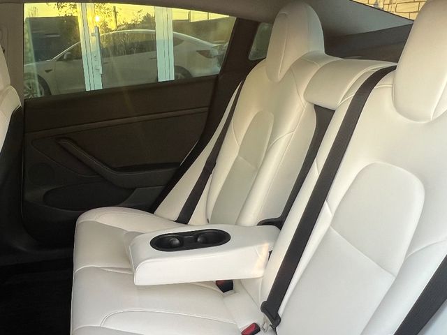 Tesla Model 3 - фото 5