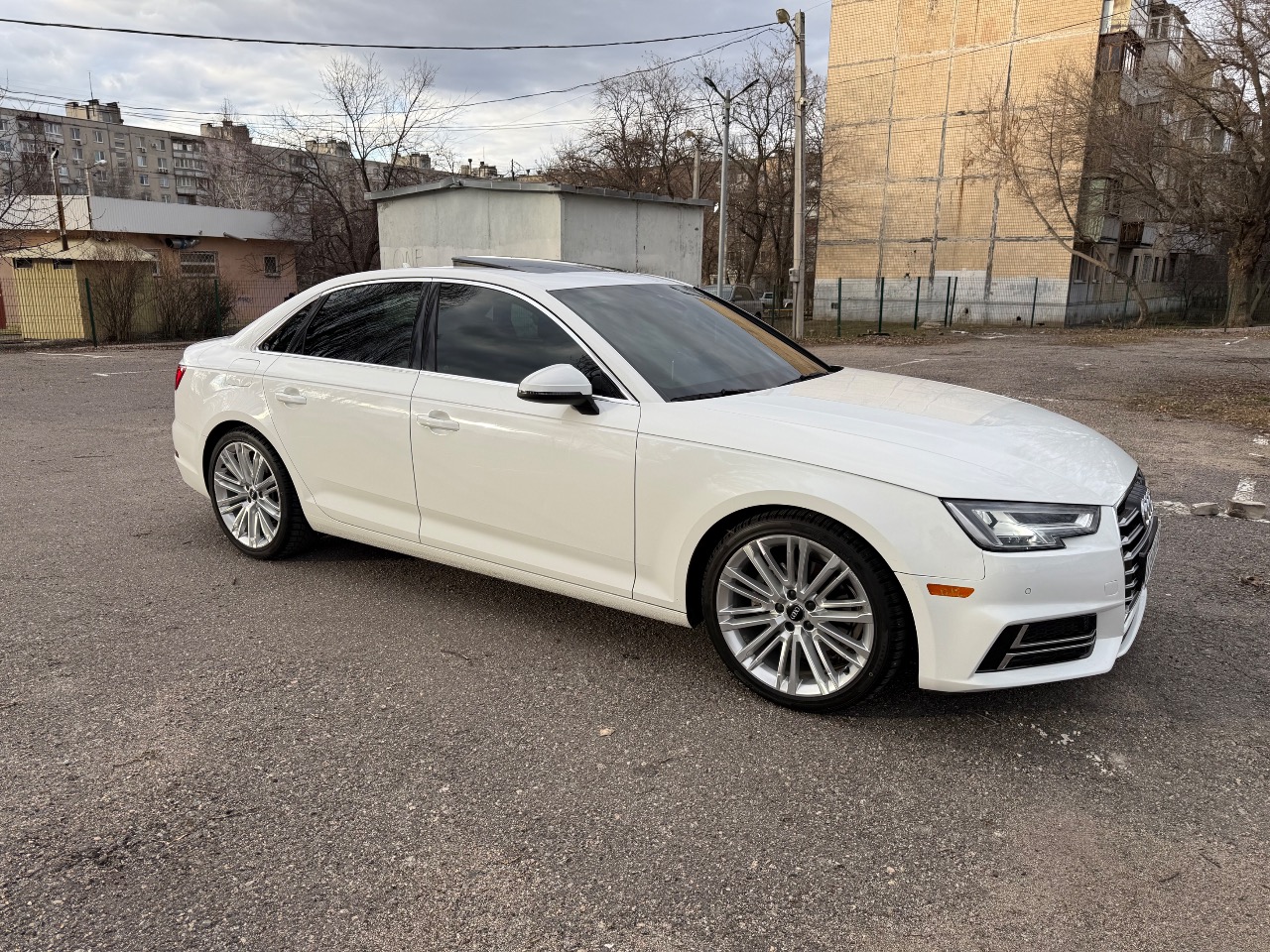 Audi A4 - фото 13