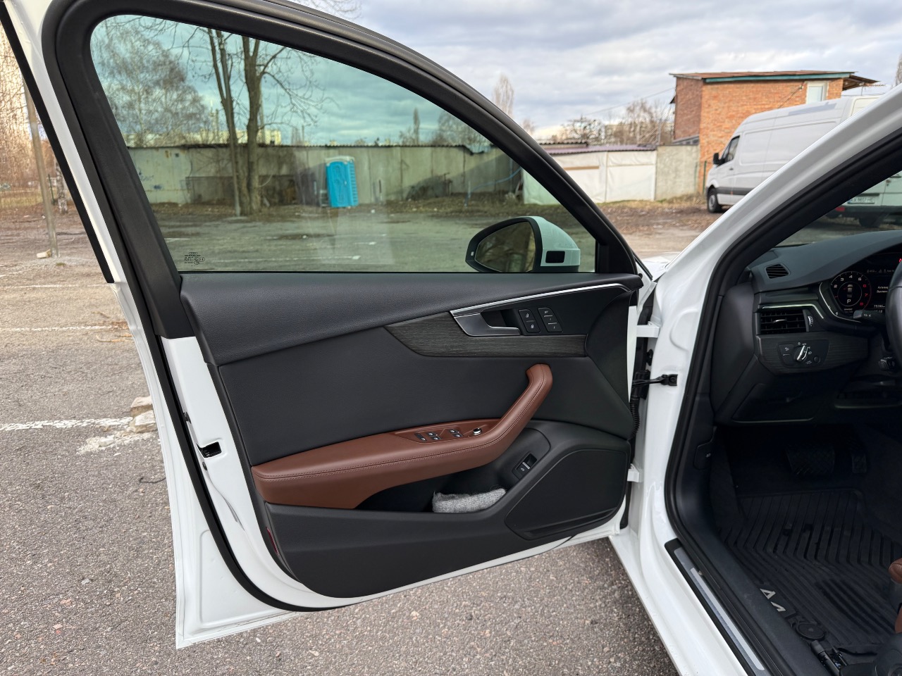 Audi A4 - фото 2