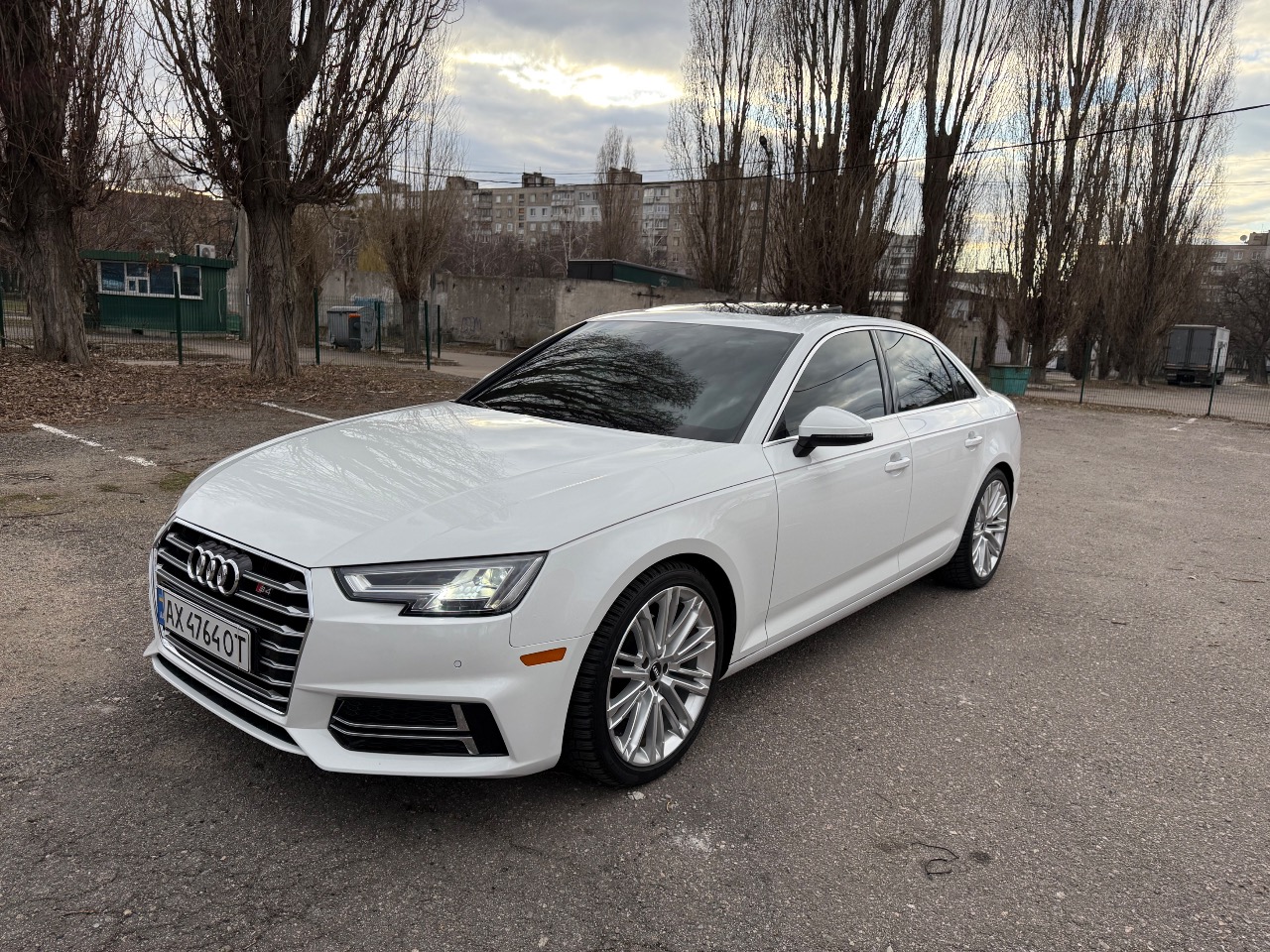 Audi A4 - фото 1