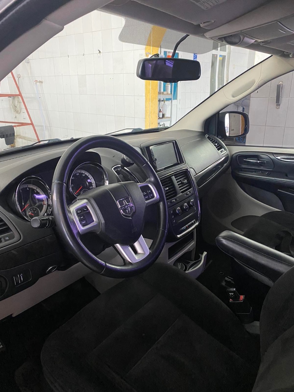 Dodge Caravan - фото 7