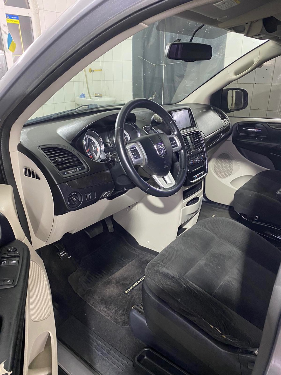 Dodge Caravan - фото 6