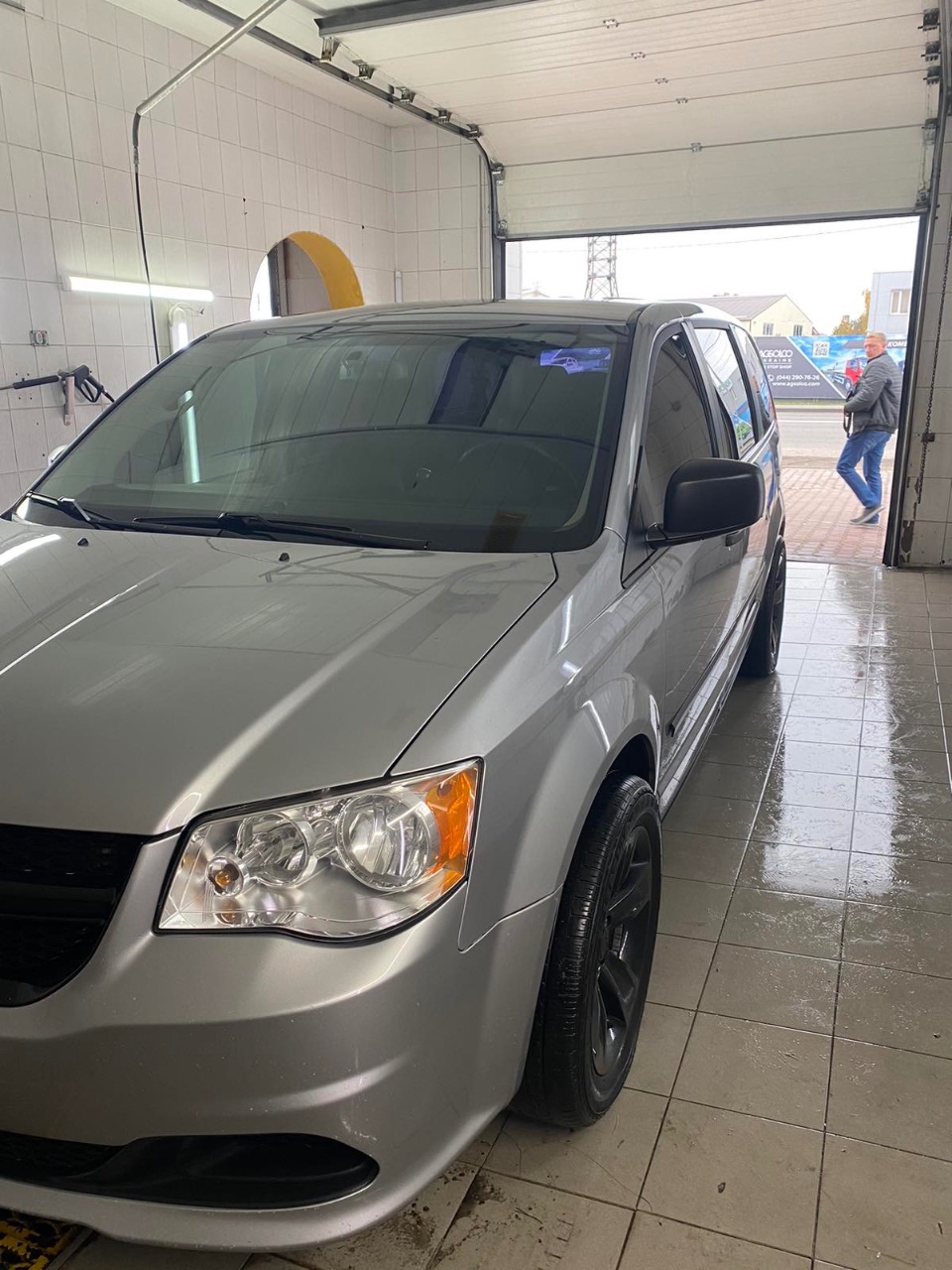 Dodge Caravan - фото 1