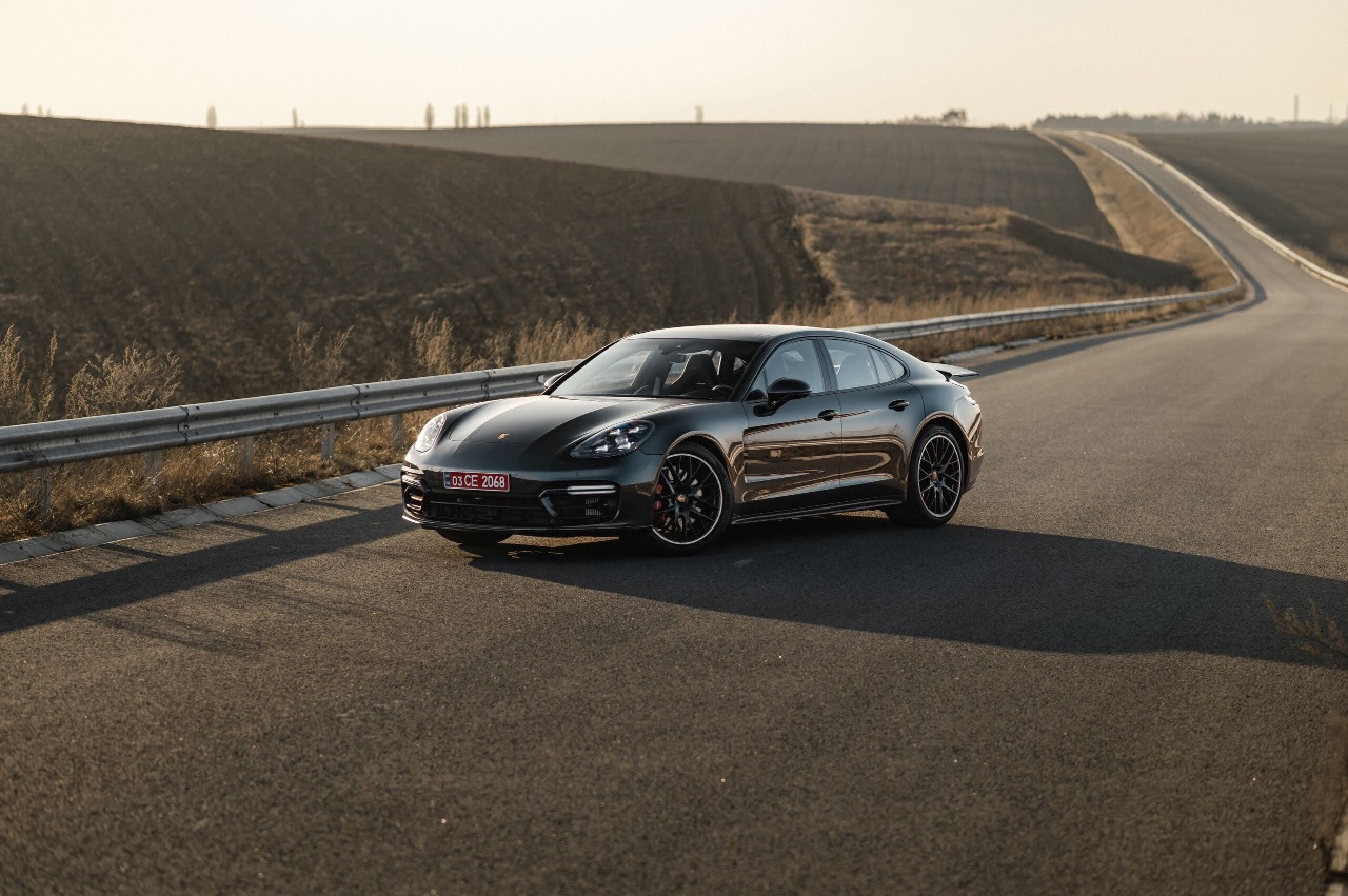 Porsche Panamera - фото 1