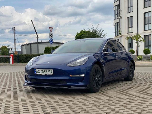 Tesla Model 3 - фото 1