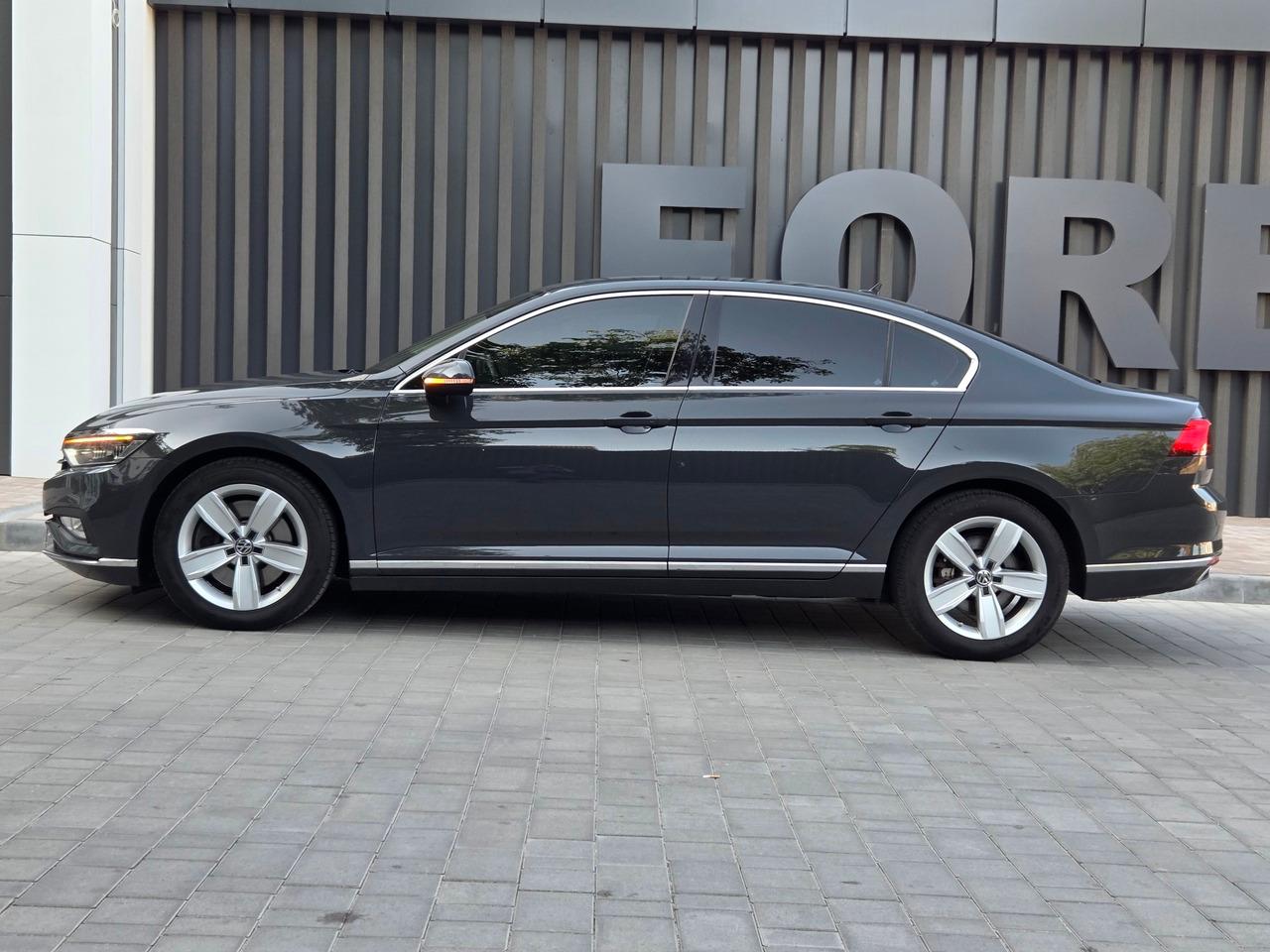 Volkswagen Passat - фото 1