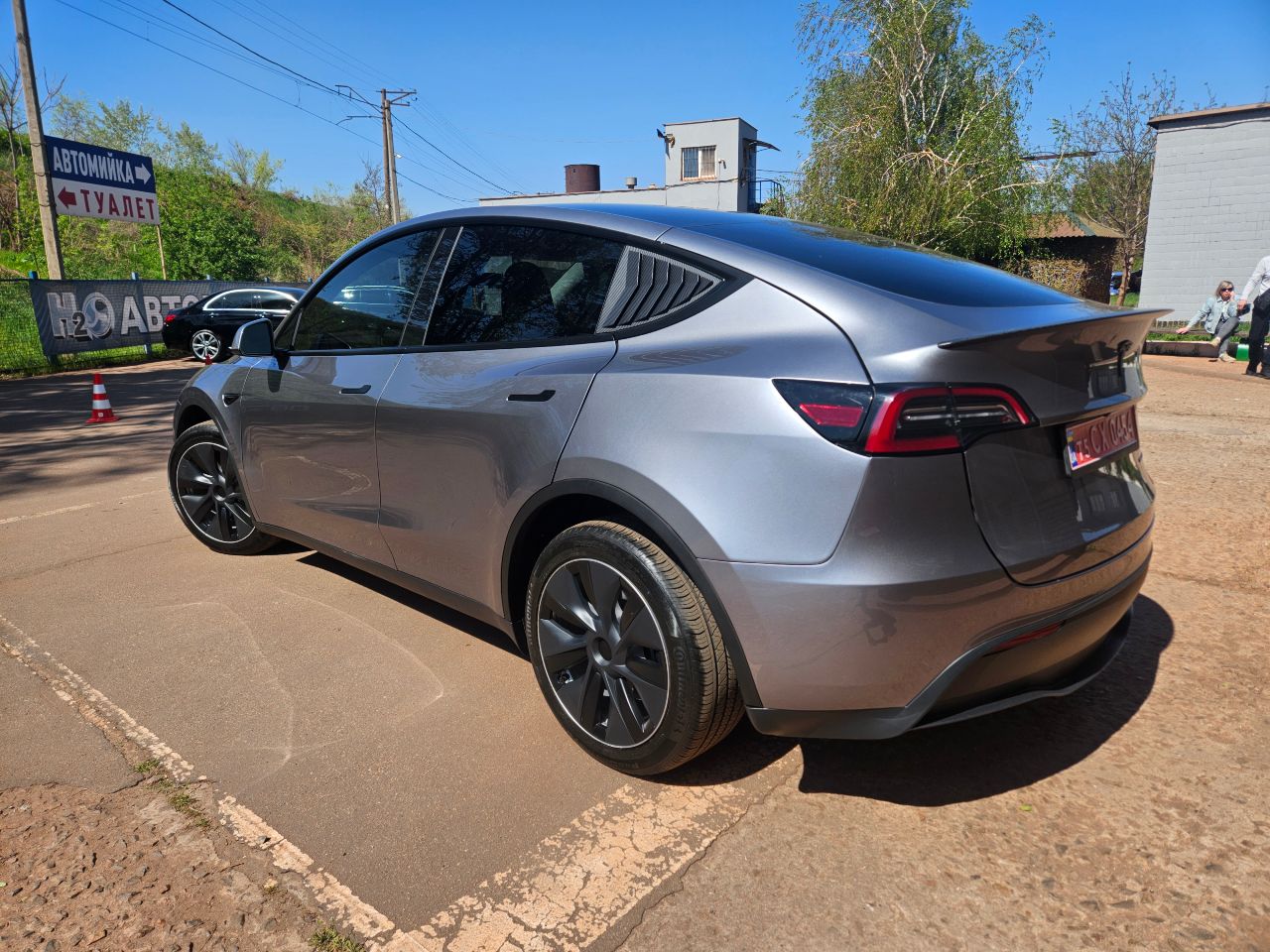 Tesla Model Y - фото 6