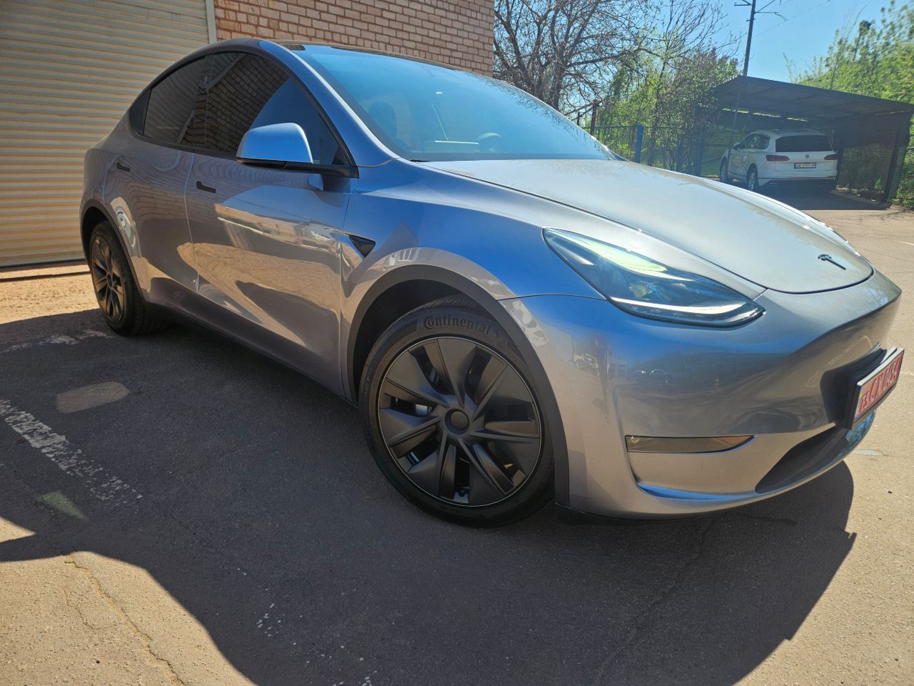 Tesla Model Y - фото 7