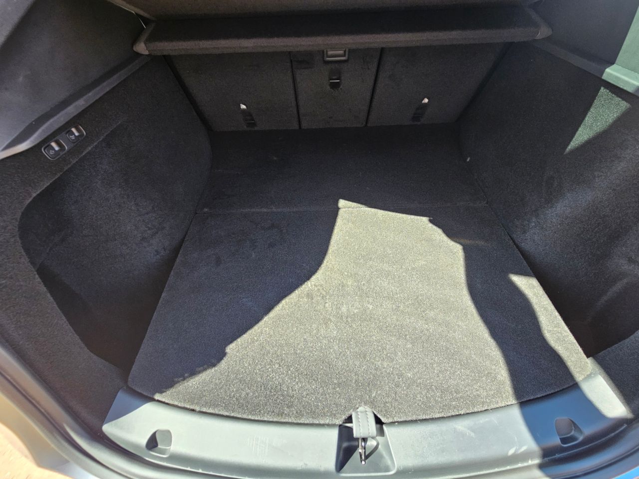 Tesla Model Y - фото 16