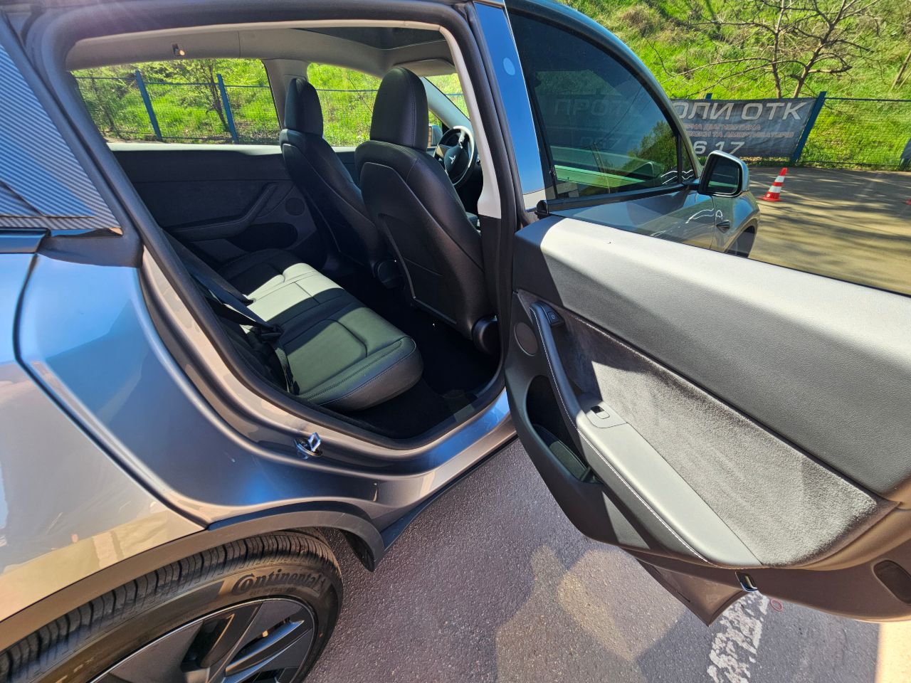 Tesla Model Y - фото 13