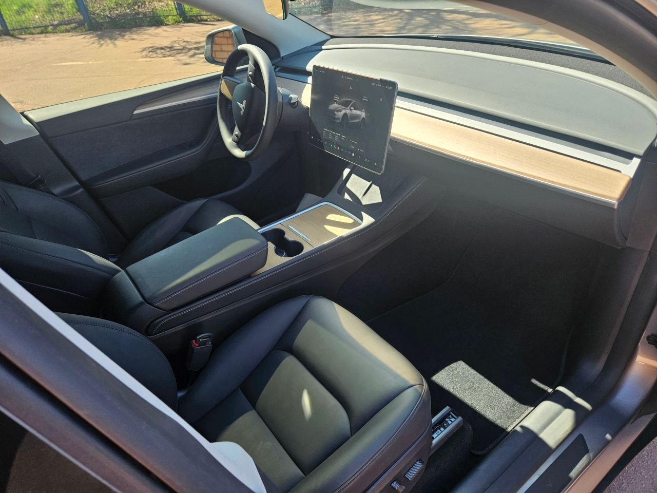 Tesla Model Y - фото 9