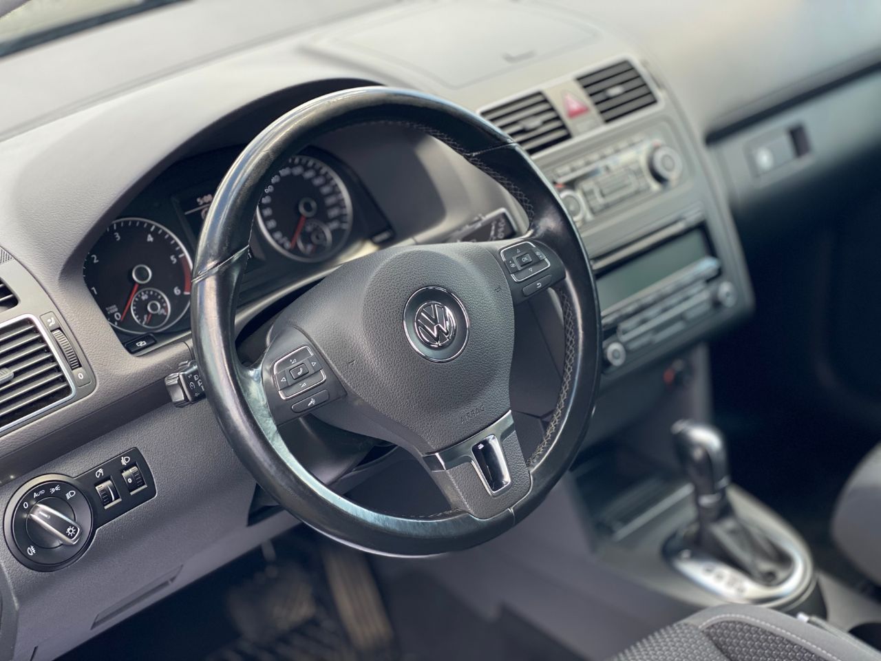 Volkswagen Touran - фото 12