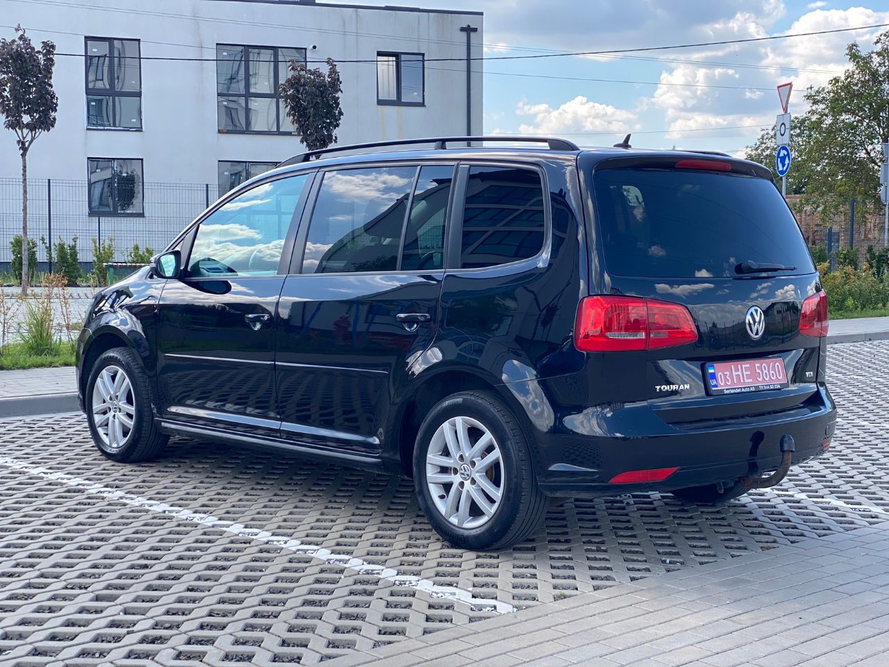 Volkswagen Touran - фото 3