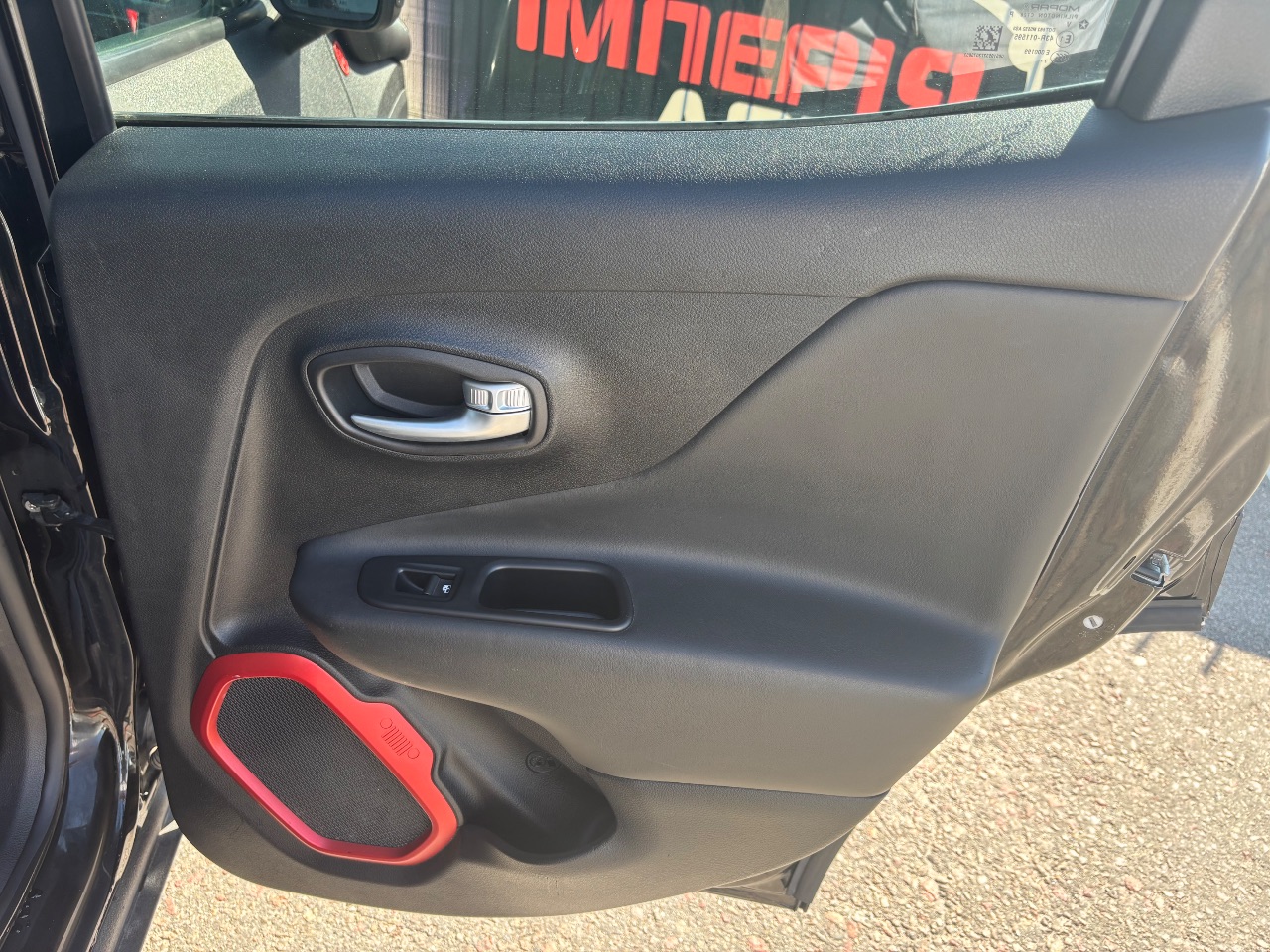 Jeep Renegade - фото 11