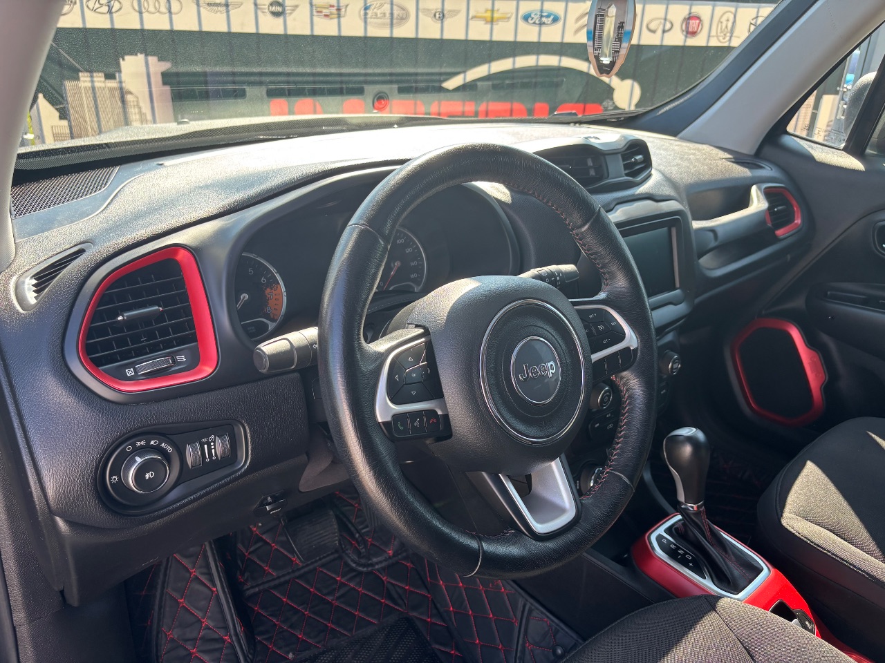 Jeep Renegade - фото 9