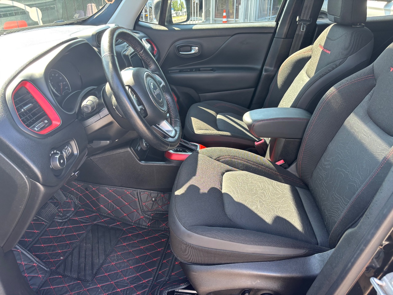 Jeep Renegade - фото 8