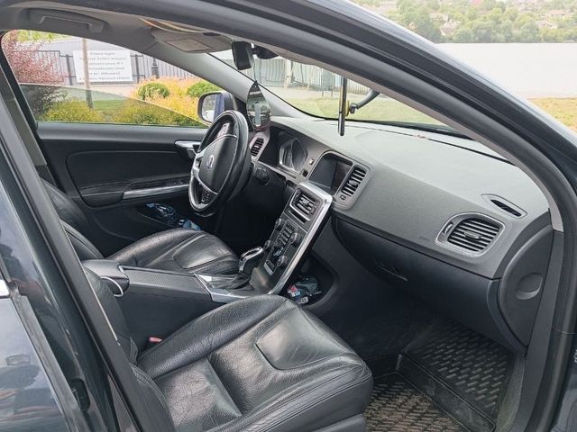 Volvo S60 - фото 1