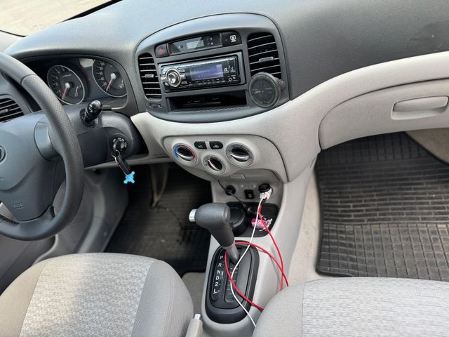 Hyundai Accent - фото 4