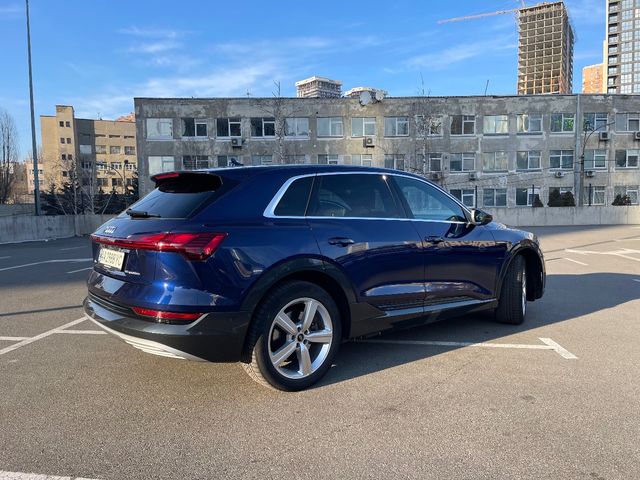 Audi e-tron - фото 4