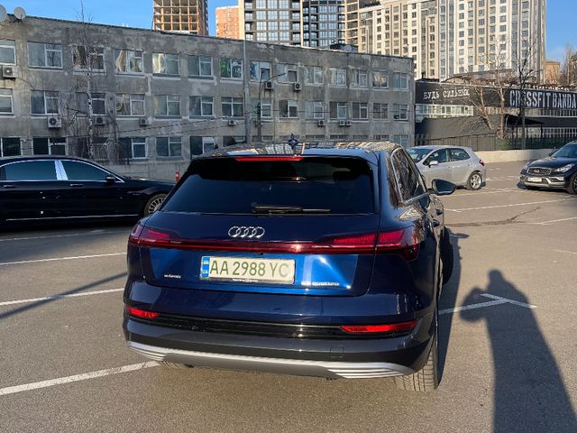 Audi e-tron - фото 5