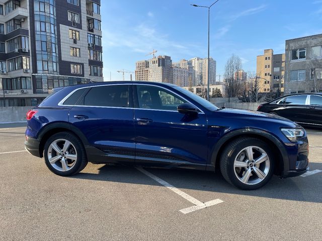 Audi e-tron - фото 3