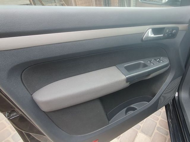 Volkswagen Touran - фото 4