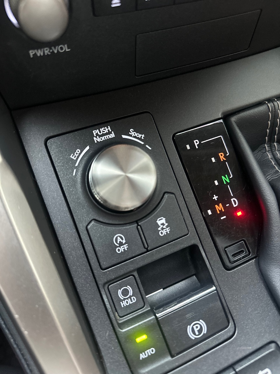 Lexus NX - фото 25