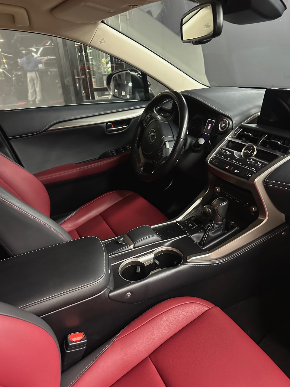 Lexus NX - фото 14