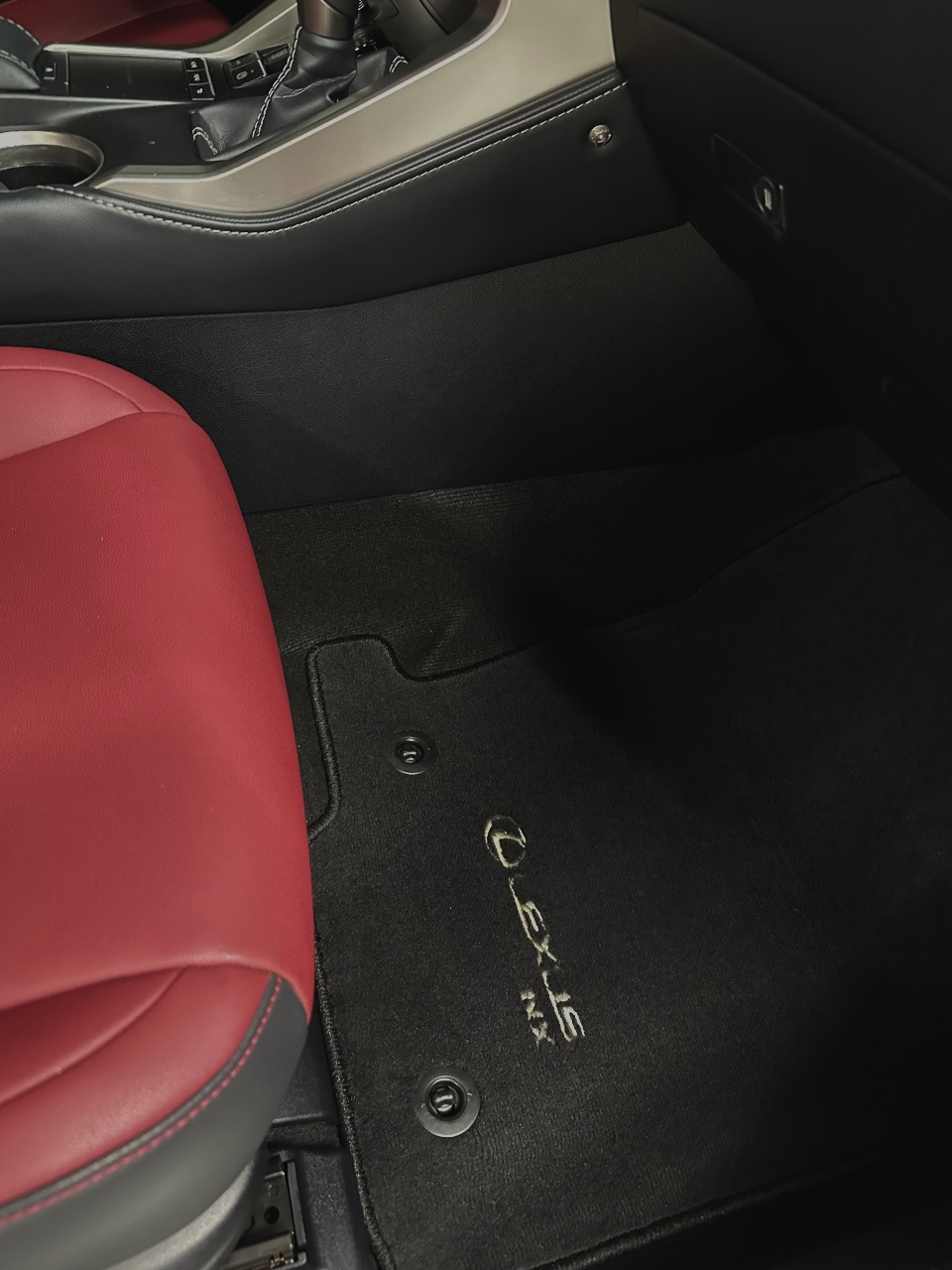 Lexus NX - фото 13