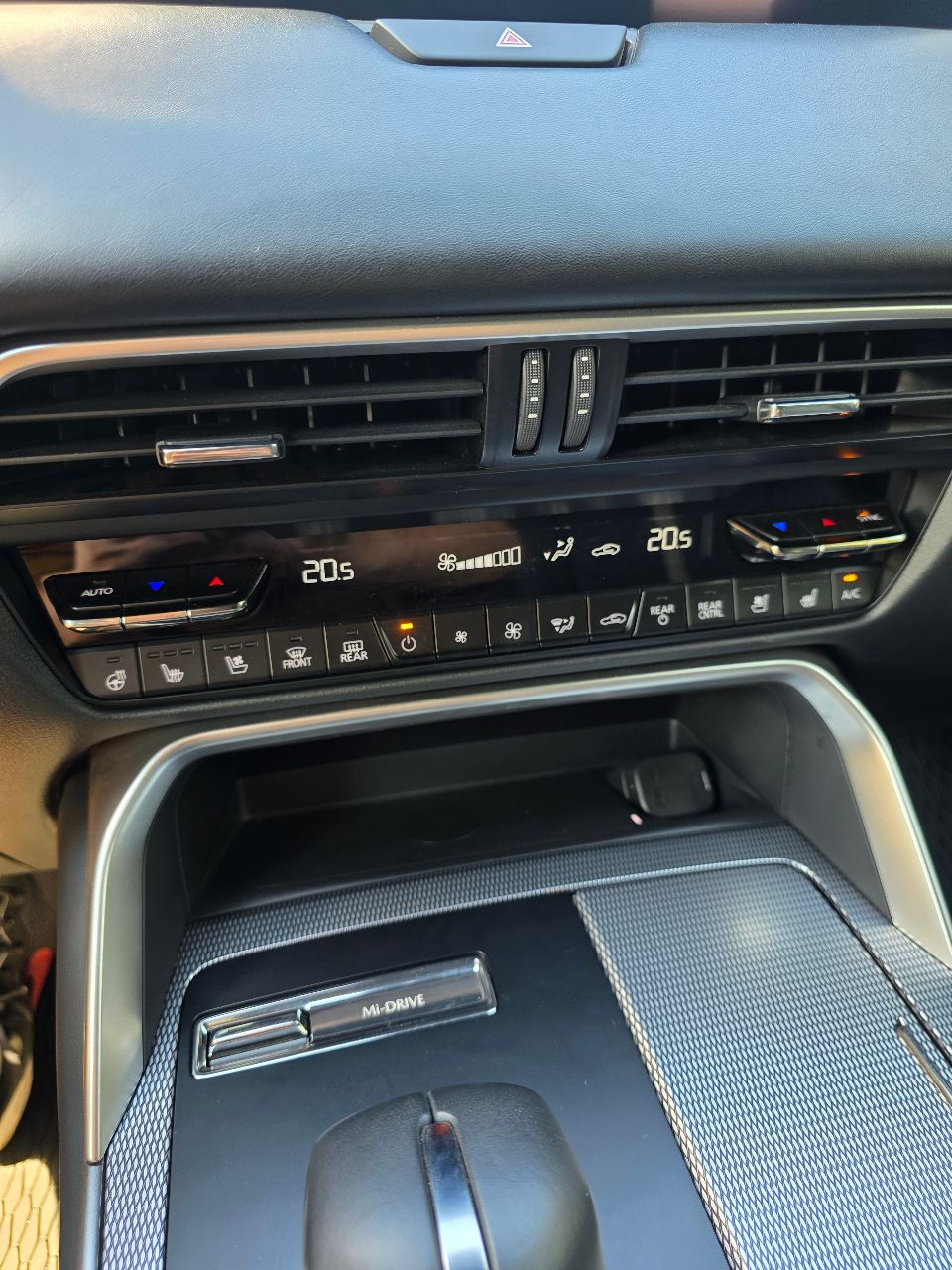 Mazda CX-90 - фото 32