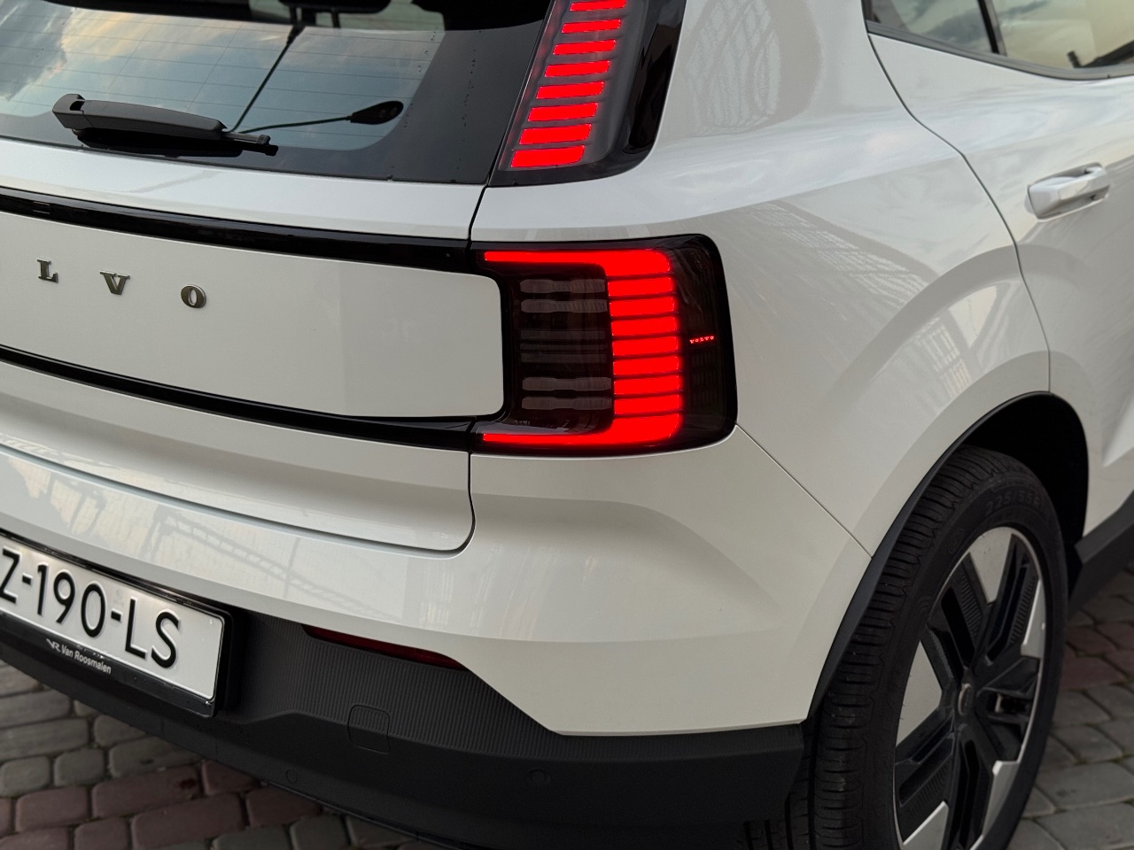 Volvo EX30 - фото 12