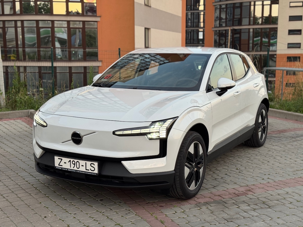 Volvo EX30 - фото 1