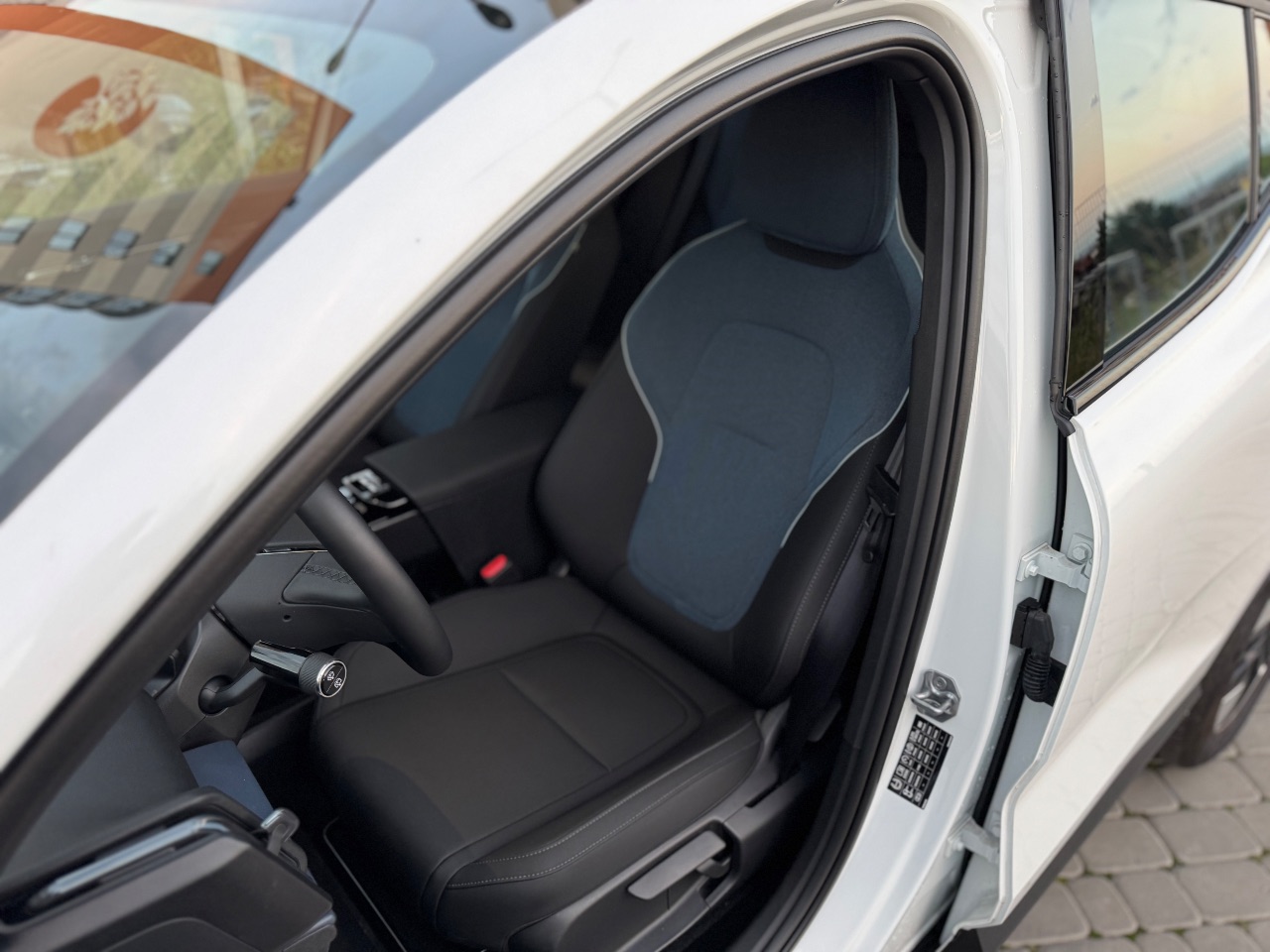 Volvo EX30 - фото 20