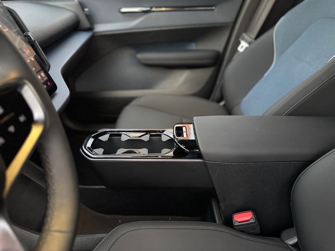 Volvo EX30 - фото 22