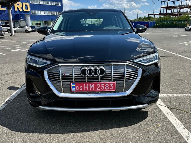 Audi e-tron - фото 2
