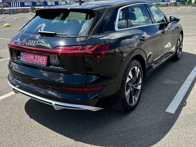 Audi e-tron - фото 4