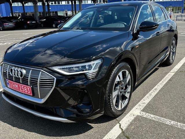 Audi e-tron - фото 1