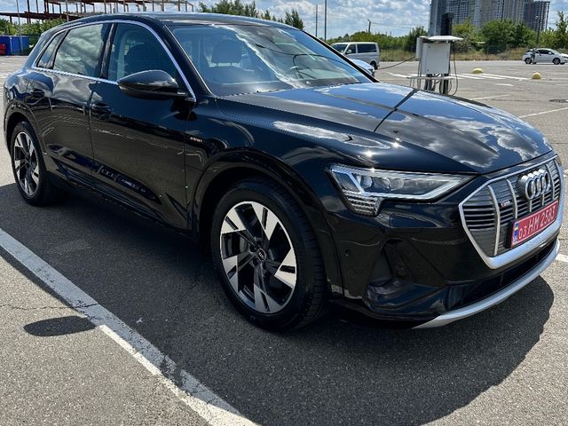 Audi e-tron - фото 5