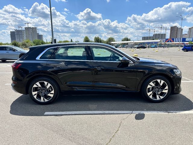 Audi e-tron - фото 3