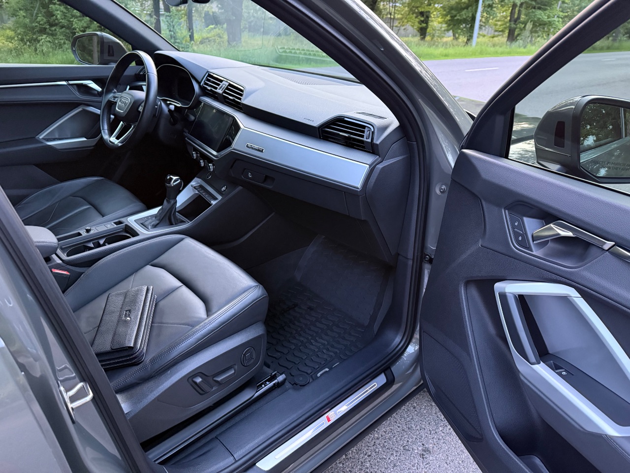 Audi Q3 - фото 16