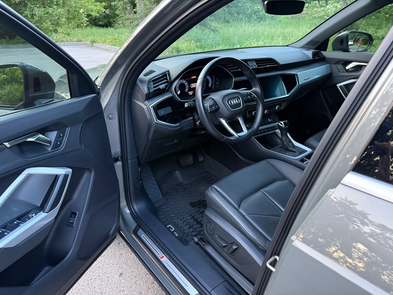 Audi Q3 - фото 19