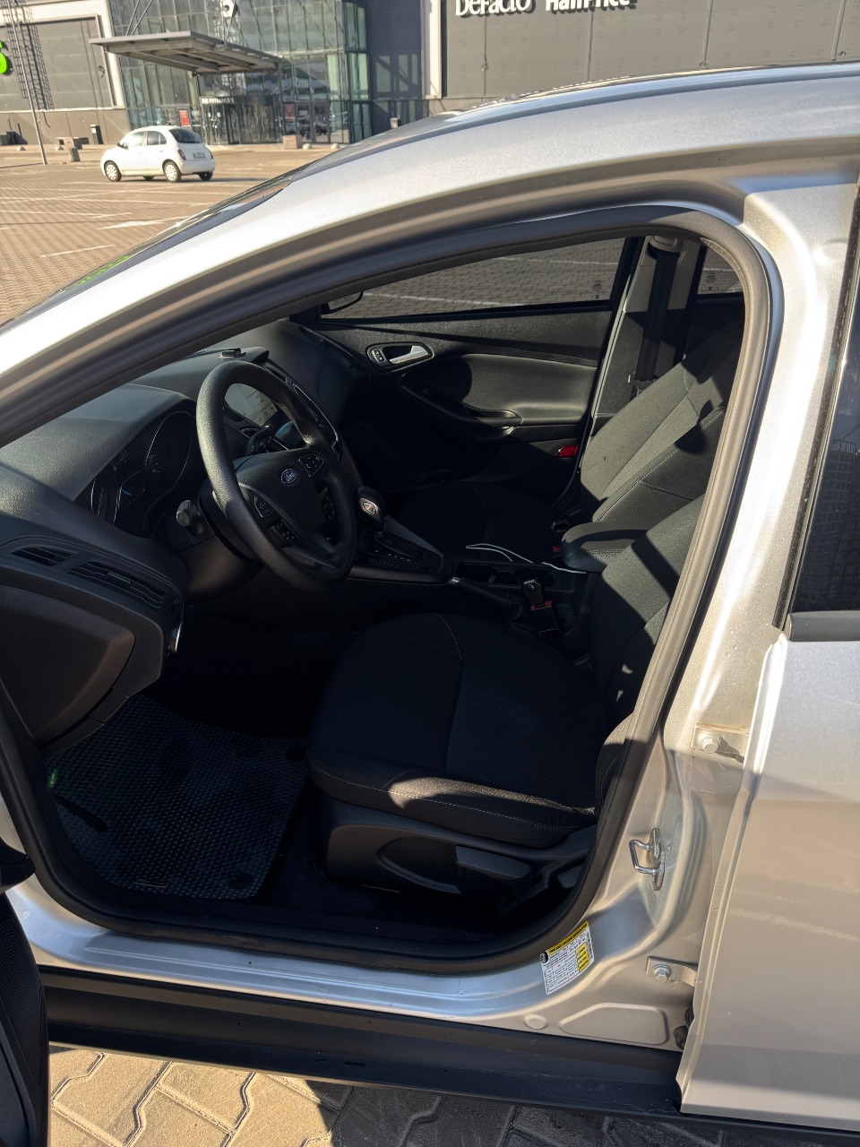 Ford Focus - фото 8