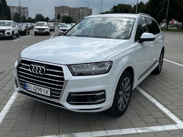 Audi Q7 - фото 1