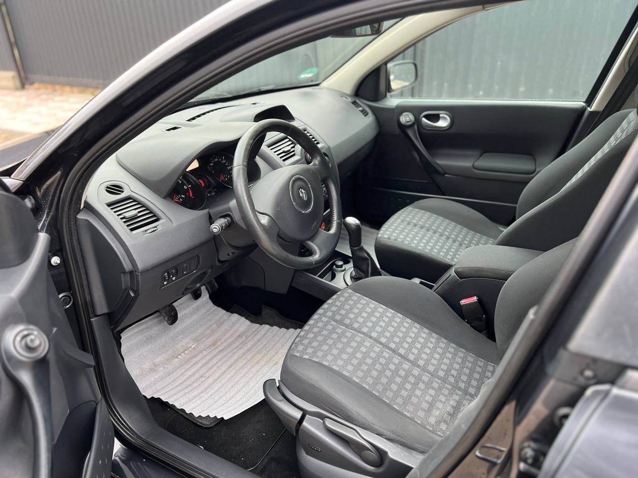 Renault Megane - фото 8