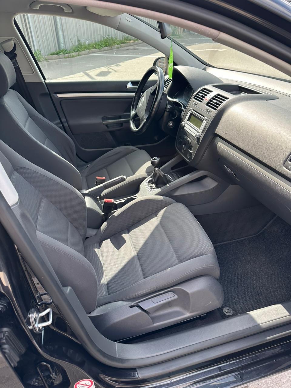 Volkswagen Golf - фото 4