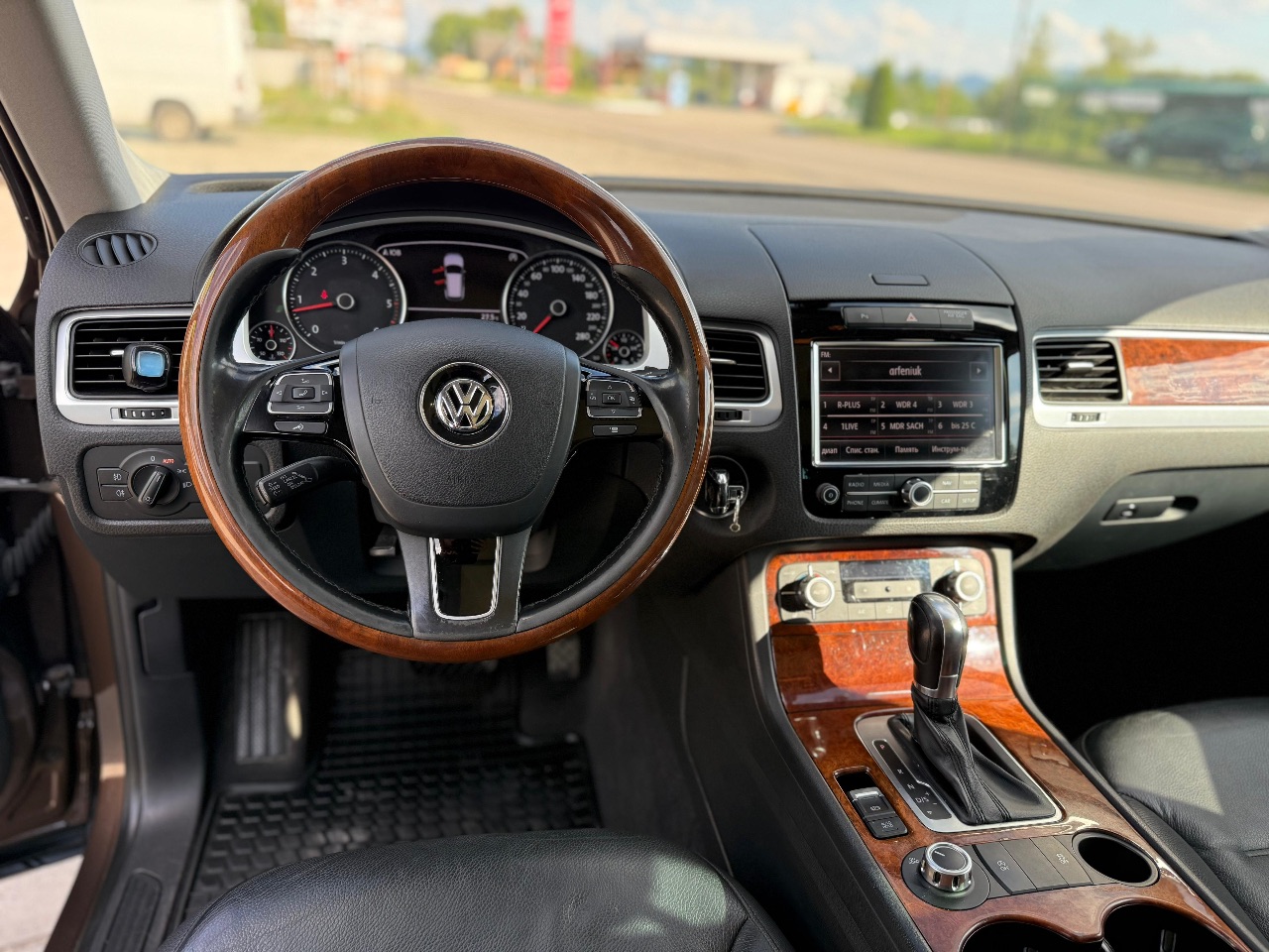 Volkswagen Touareg - фото 12