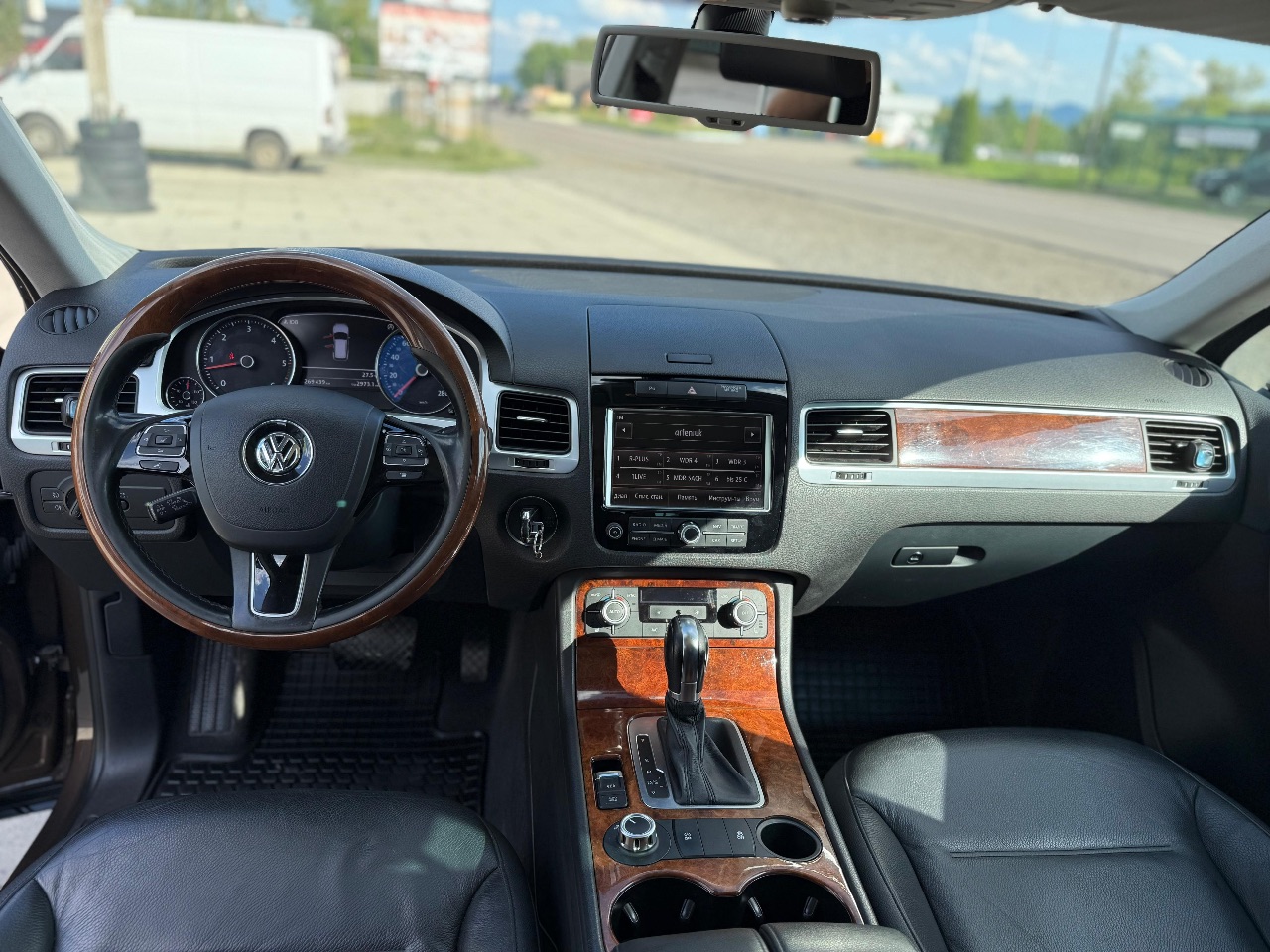 Volkswagen Touareg - фото 10