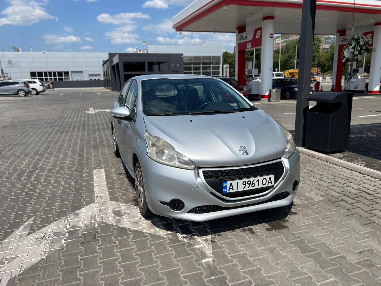Peugeot 208 - фото 1