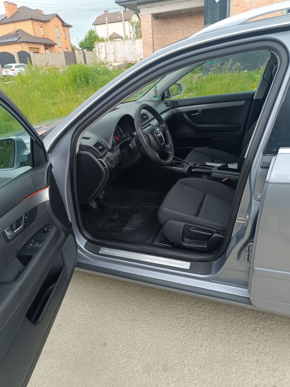 Audi A4 - фото 42